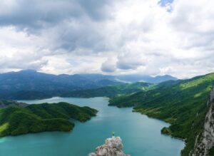 Bovilla Lake and Shpella e Pëllumbasit: Day tour from Tirana